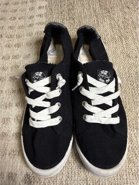 Roxy Surf Black Canvas Casual‎ Sneakers with White Laces